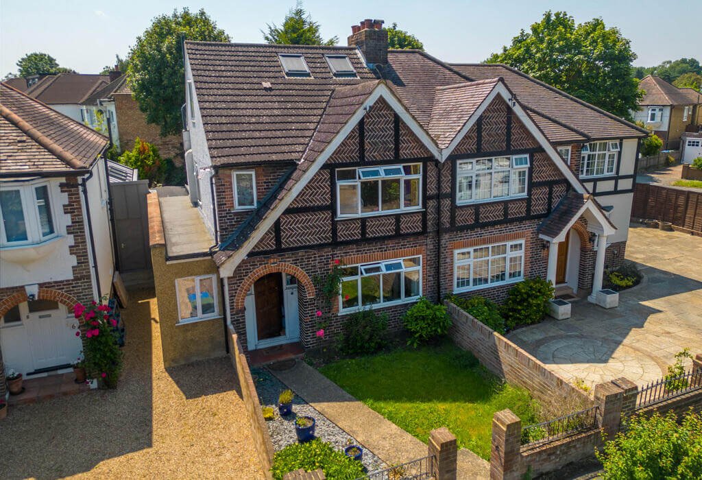 Hampton Court Avenue, East Molesey, Surrey London World Class